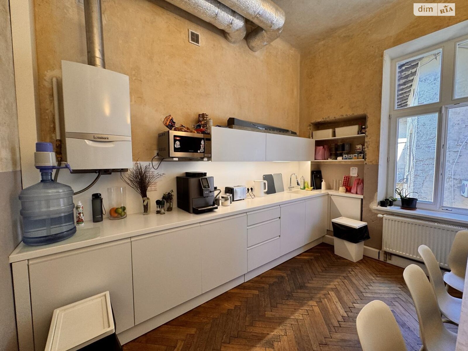 Продажа трехкомнатной квартиры в Львове, на пл. Франко Ивана, район Центр фото 1