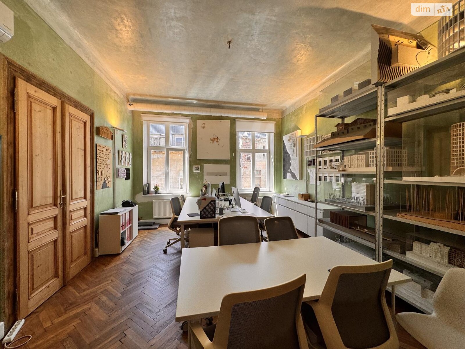 Продажа трехкомнатной квартиры в Львове, на пл. Франко Ивана, район Центр фото 1