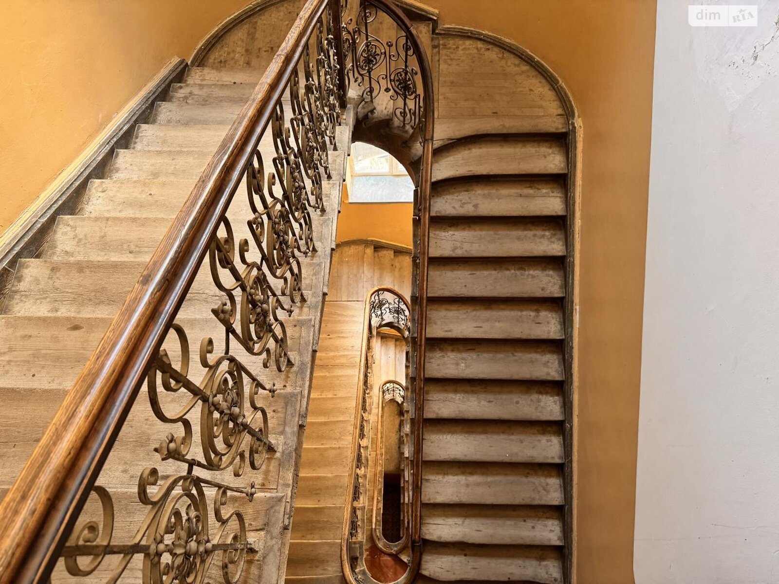 Продажа трехкомнатной квартиры в Львове, на пл. Франко Ивана, район Центр фото 1