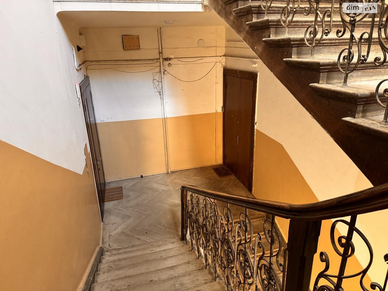 Продажа трехкомнатной квартиры в Львове, на пл. Франко Ивана, район Центр фото 1