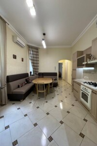 Продаж трикімнатної квартири в Львові, на вул. Франка Івана, район Центр фото 2