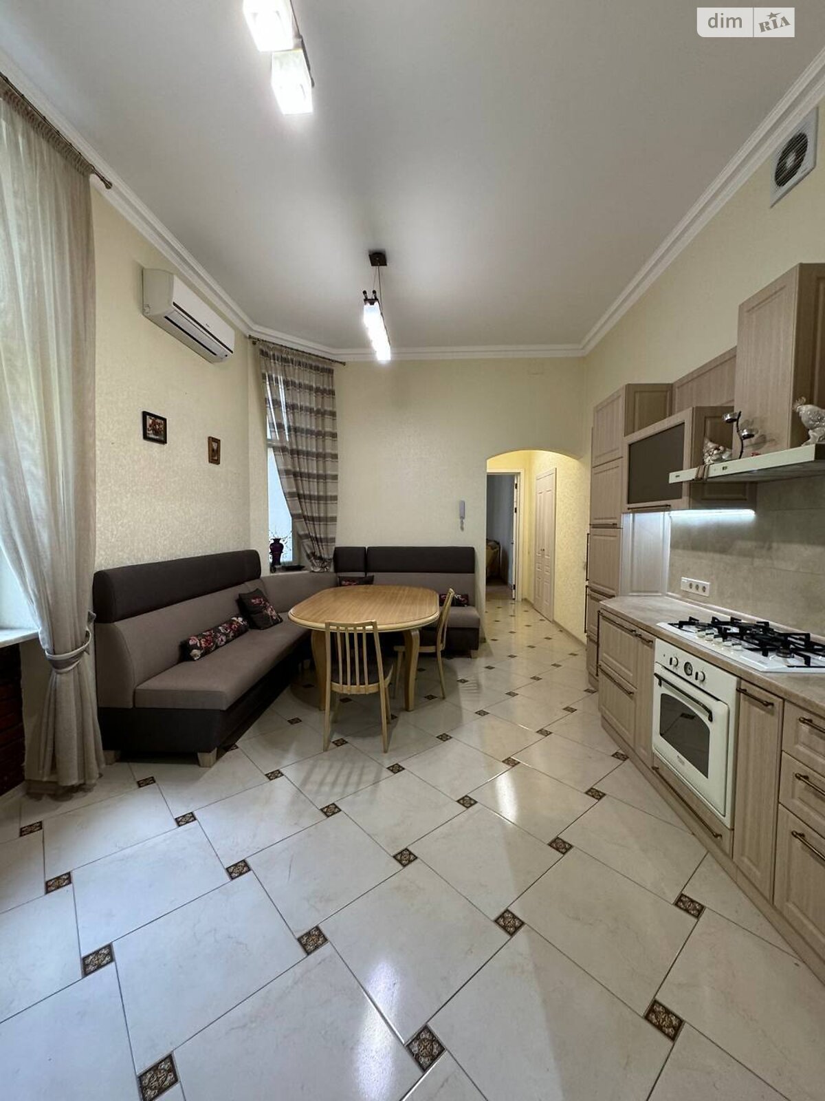 Продаж трикімнатної квартири в Львові, на вул. Франка Івана, район Центр фото 1