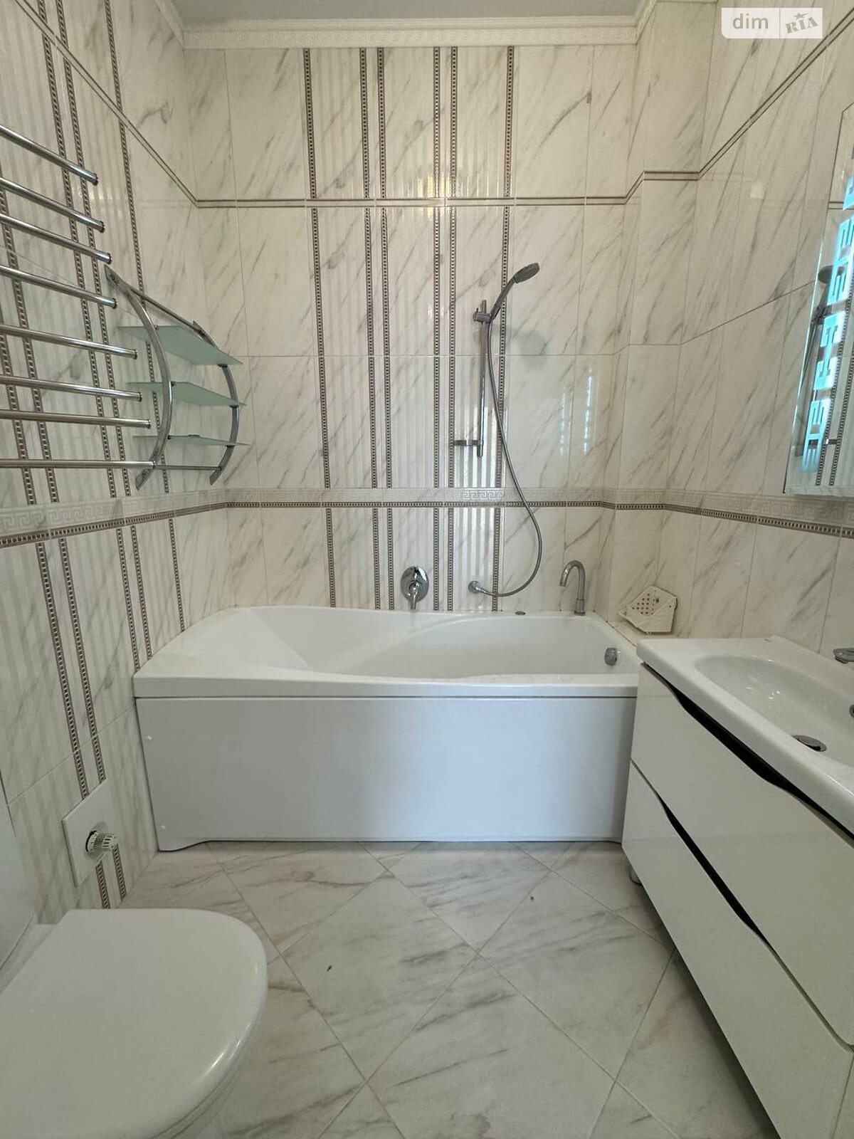 Продаж трикімнатної квартири в Львові, на вул. Франка Івана, район Центр фото 1