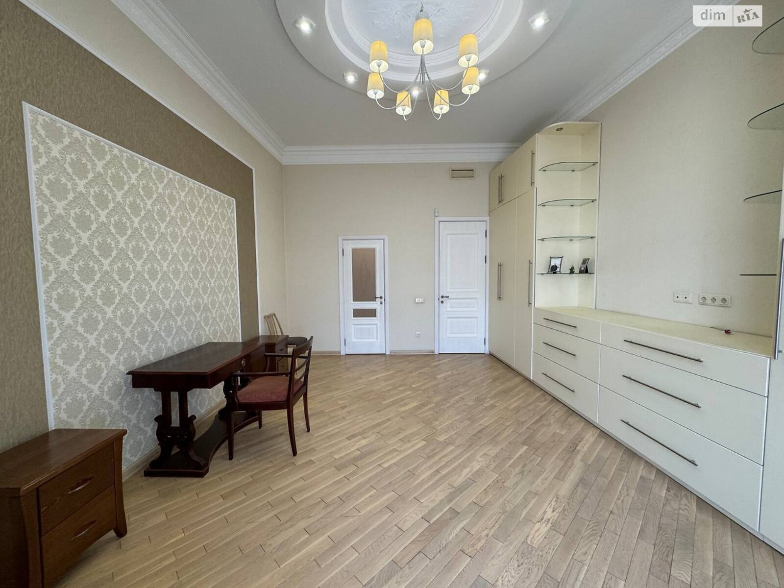 Продаж трикімнатної квартири в Львові, на вул. Франка Івана, район Центр фото 1