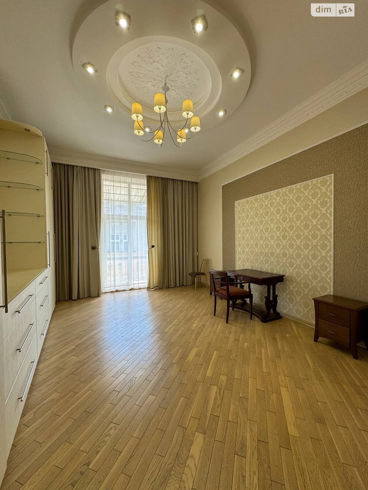 Продаж трикімнатної квартири в Львові, на вул. Франка Івана, район Центр фото 1