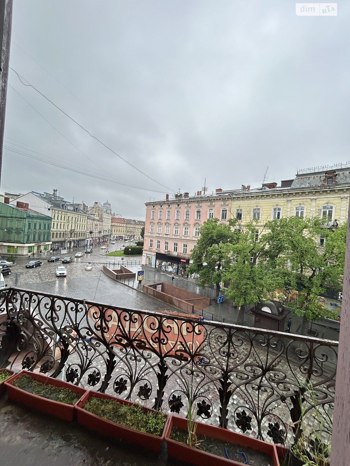 Продажа двухкомнатной квартиры в Львове, на пл. Галицкая 12, район Центр фото 1 Продажа двухкомнатной квартиры в Львове, на пл. Галицкая 12, район Центр фото 1