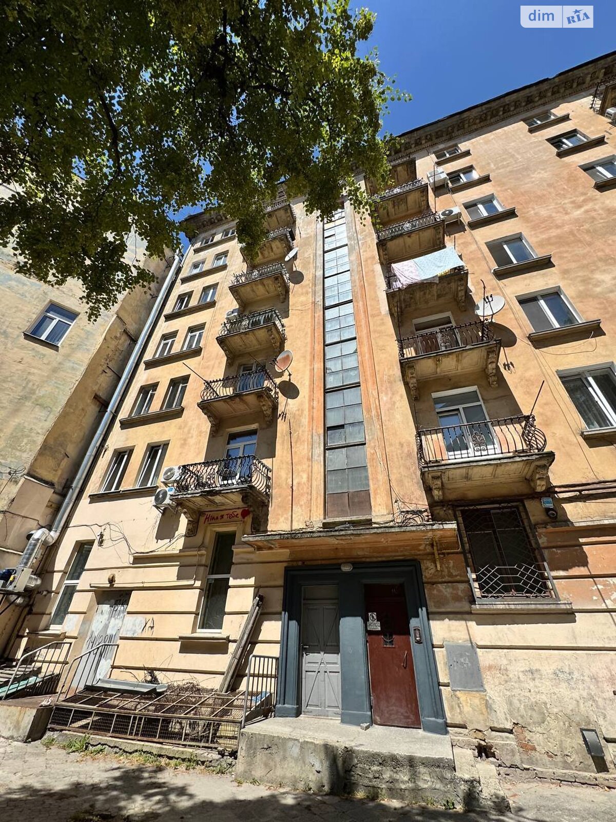 Продаж двокімнатної квартири в Львові, на вул. Гнатюка Академіка 3, район Центр фото 1 Продаж двокімнатної квартири в Львові, на вул. Гнатюка Академіка 3, район Центр фото 1