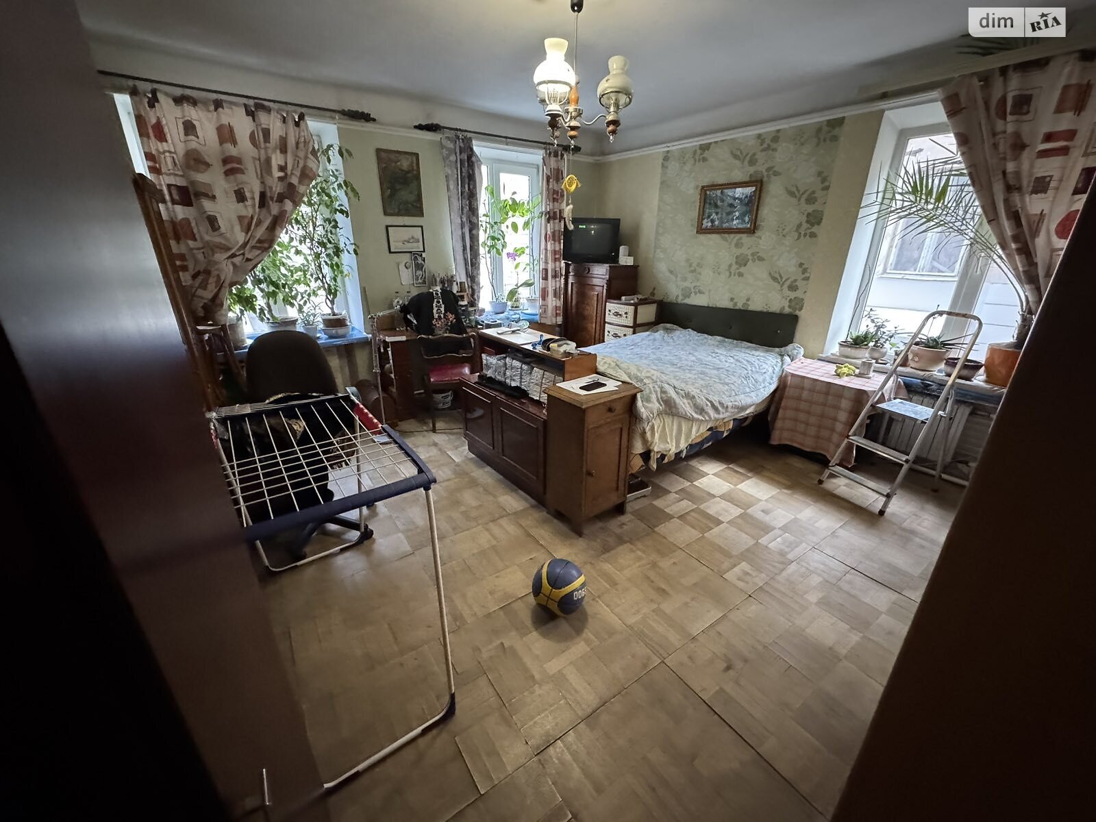 Продажа трехкомнатной квартиры в Львове, на ул. Князя Романа 16, район Центр фото 1