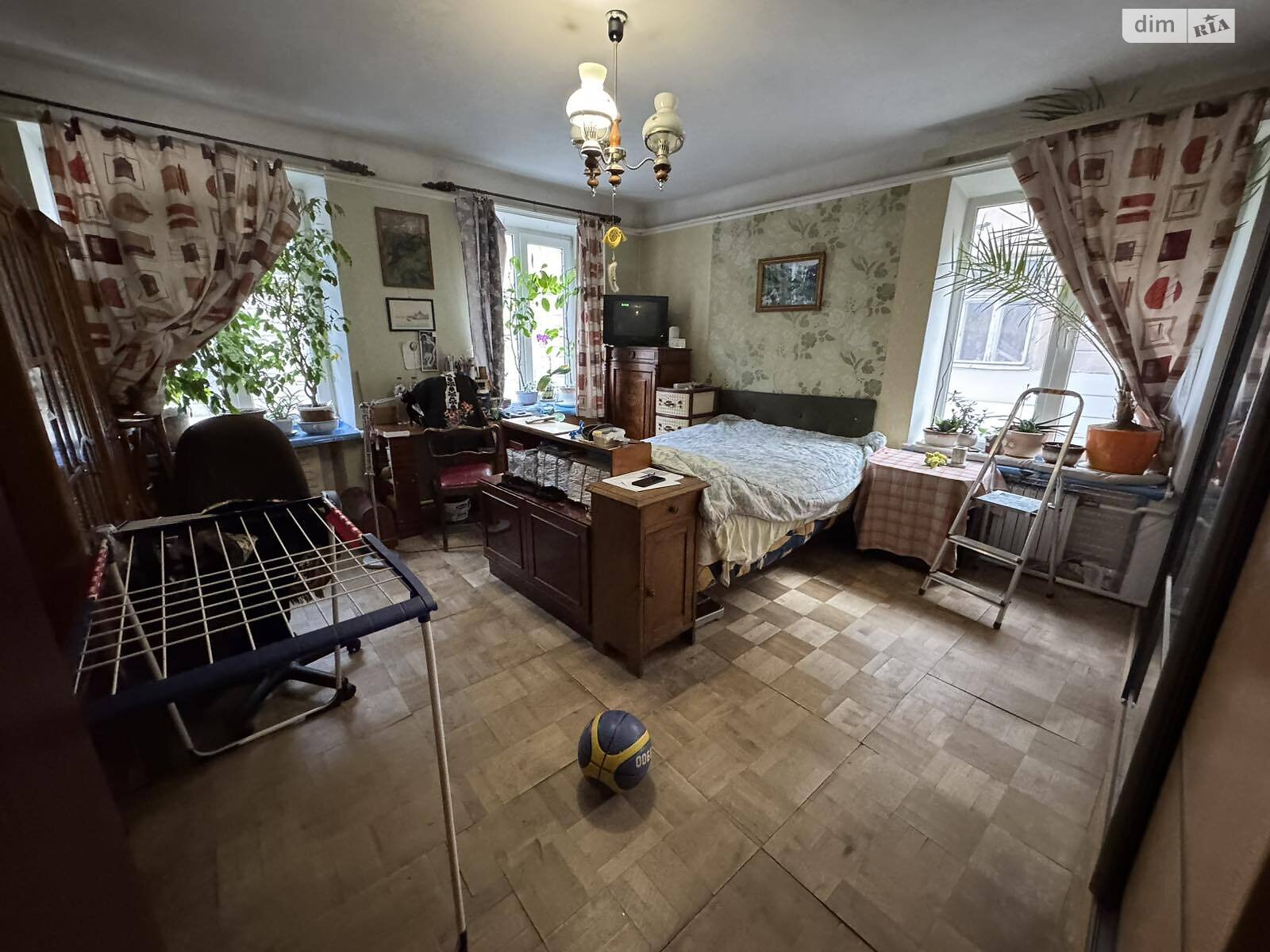 Продажа трехкомнатной квартиры в Львове, на ул. Князя Романа 16, район Центр фото 1