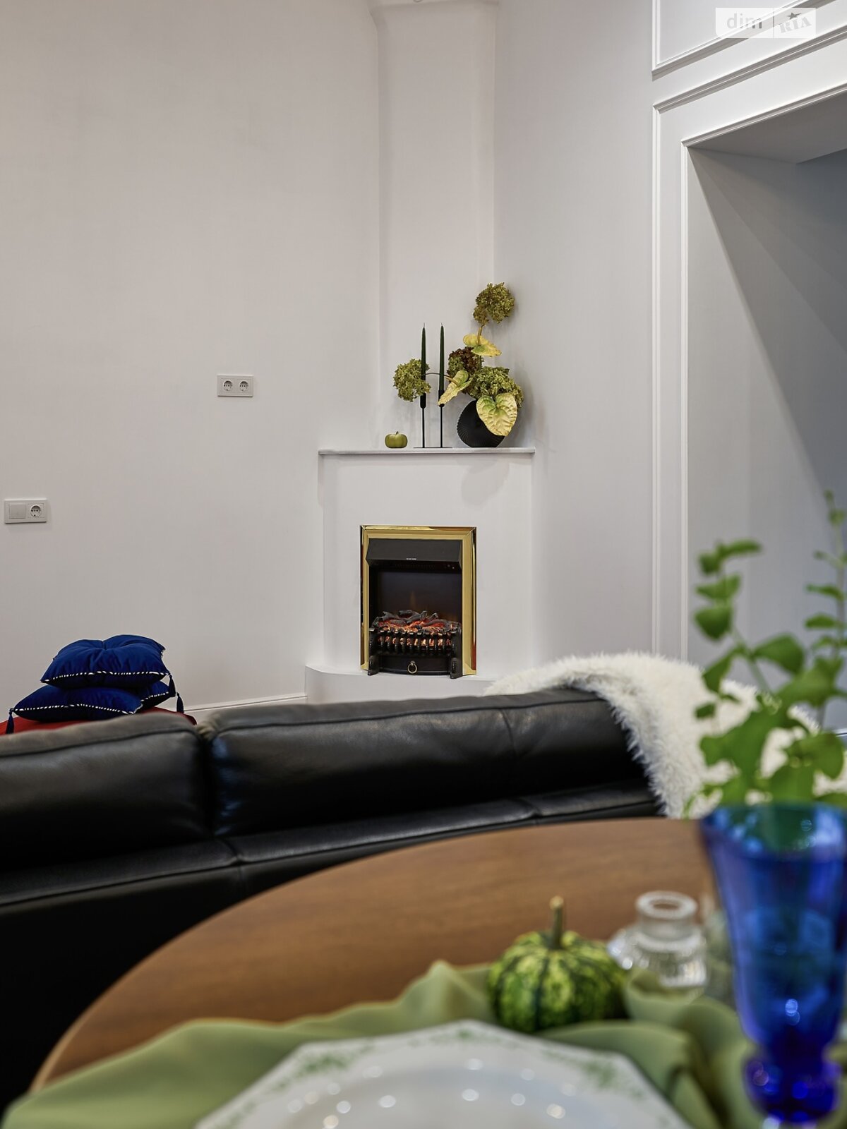 Продаж трикімнатної квартири в Львові, на вул. Менцинського 1, кв. 777, район Центр фото 1 Продаж трикімнатної квартири в Львові, на вул. Менцинського 1, кв. 777, район Центр фото 1