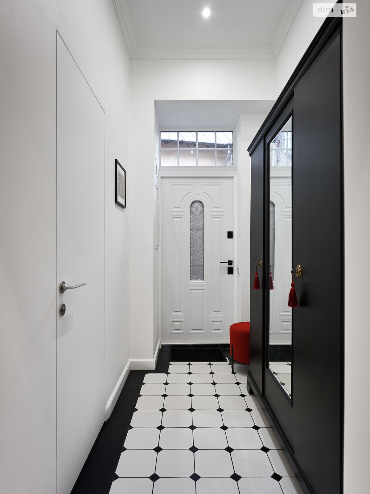 Продаж трикімнатної квартири в Львові, на вул. Менцинського 1, кв. 777, район Центр фото 1 Продаж трикімнатної квартири в Львові, на вул. Менцинського 1, кв. 777, район Центр фото 1