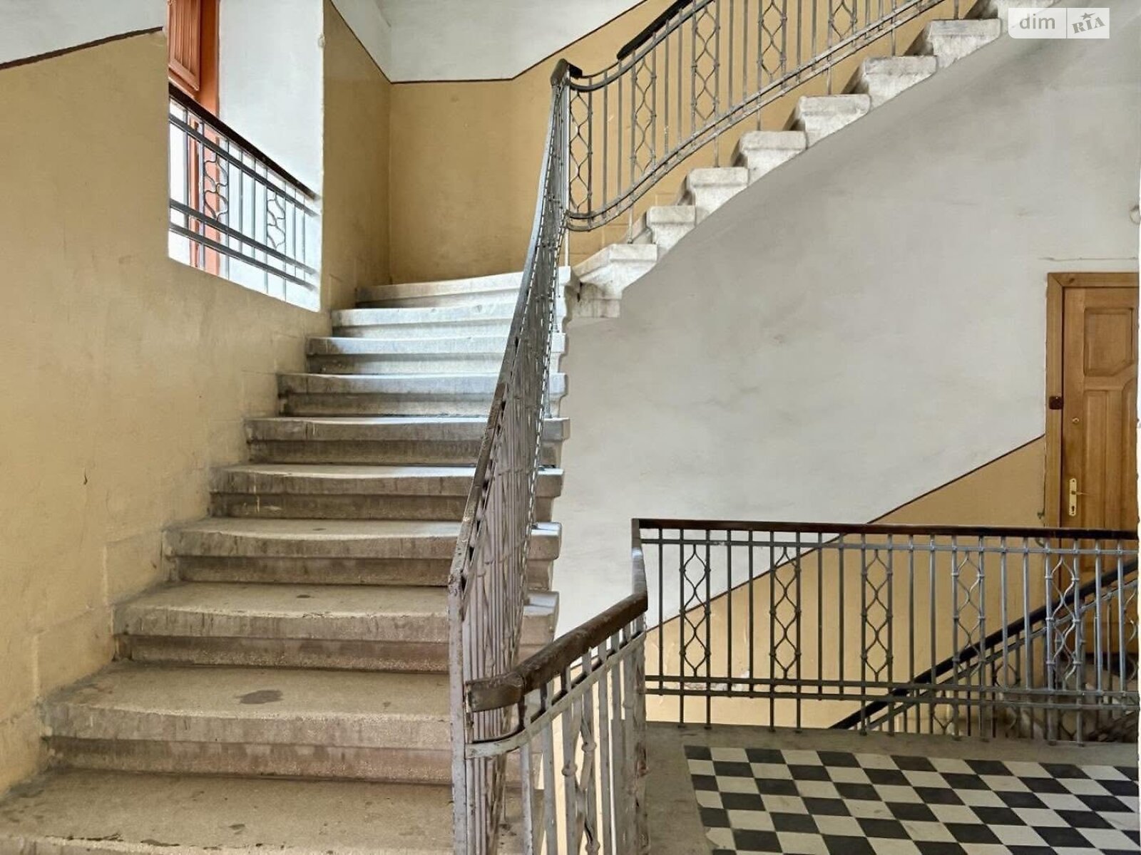 Продаж трикімнатної квартири в Львові, на вул. Менцинського 1, кв. 777, район Центр фото 1 Продаж трикімнатної квартири в Львові, на вул. Менцинського 1, кв. 777, район Центр фото 1