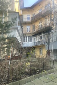 Продаж двокімнатної квартири в Львові, на вул. Миколи Лисенка 9, район Центр фото 2