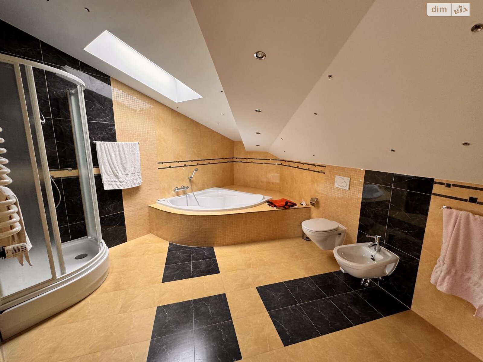 Продажа пятикомнатной квартиры в Львове, на ул. Новакивского Олексы 8, район Центр фото 1 Продажа пятикомнатной квартиры в Львове, на ул. Новакивского Олексы 8, район Центр фото 1