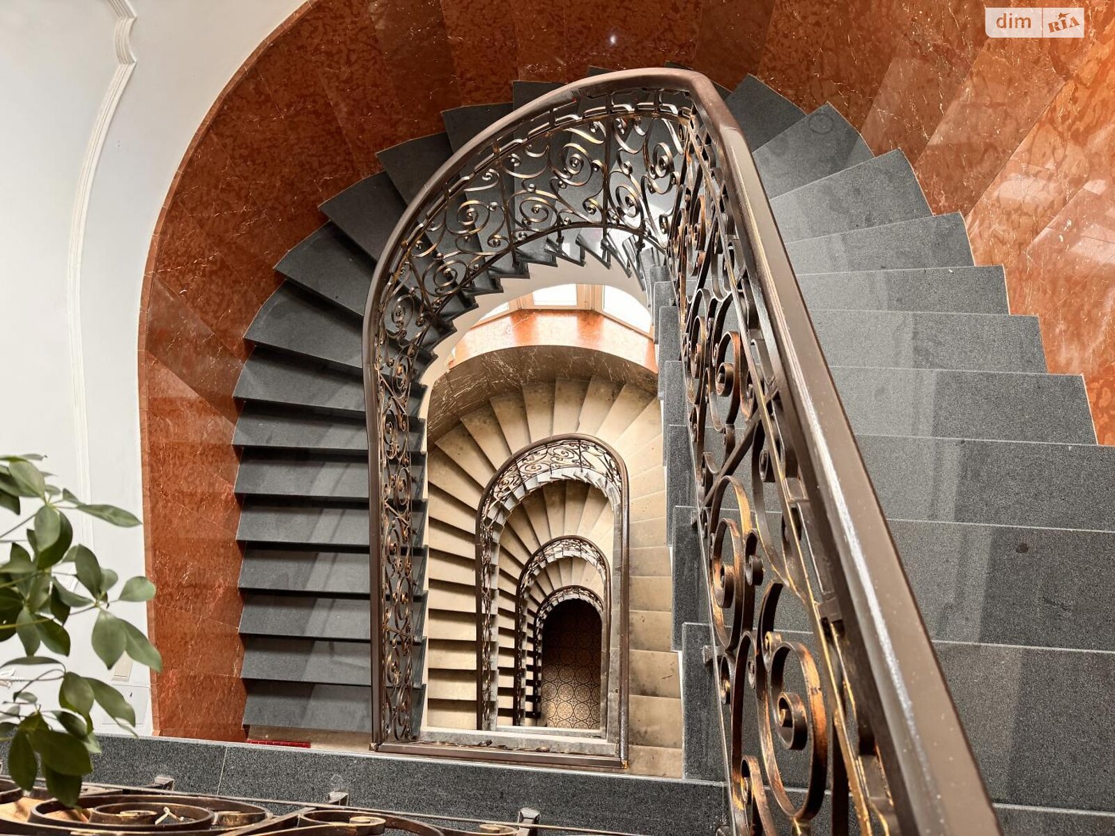 Продажа пятикомнатной квартиры в Львове, на ул. Новакивского Олексы 8, район Центр фото 1 Продажа пятикомнатной квартиры в Львове, на ул. Новакивского Олексы 8, район Центр фото 1