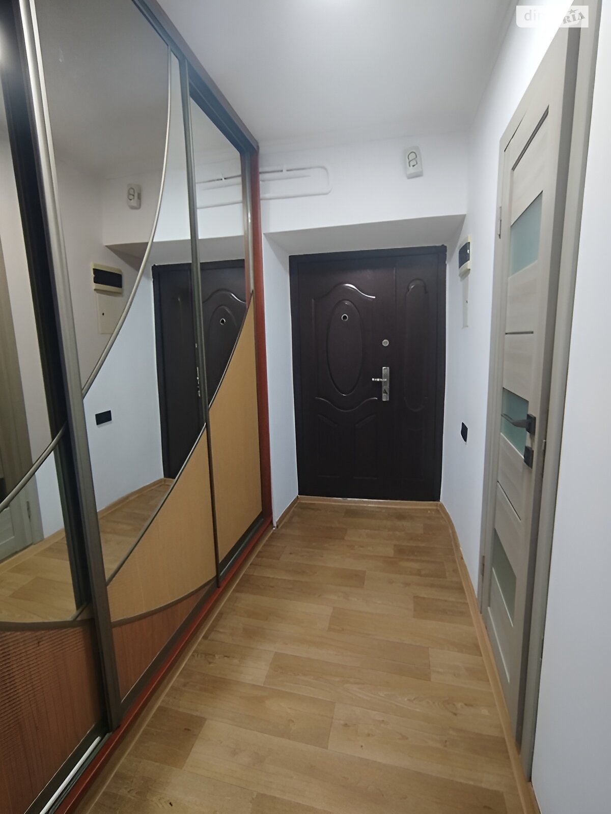 Продаж двокімнатної квартири в Львові, на пл. Різні, район Центр фото 1 Продаж двокімнатної квартири в Львові, на пл. Різні, район Центр фото 1
