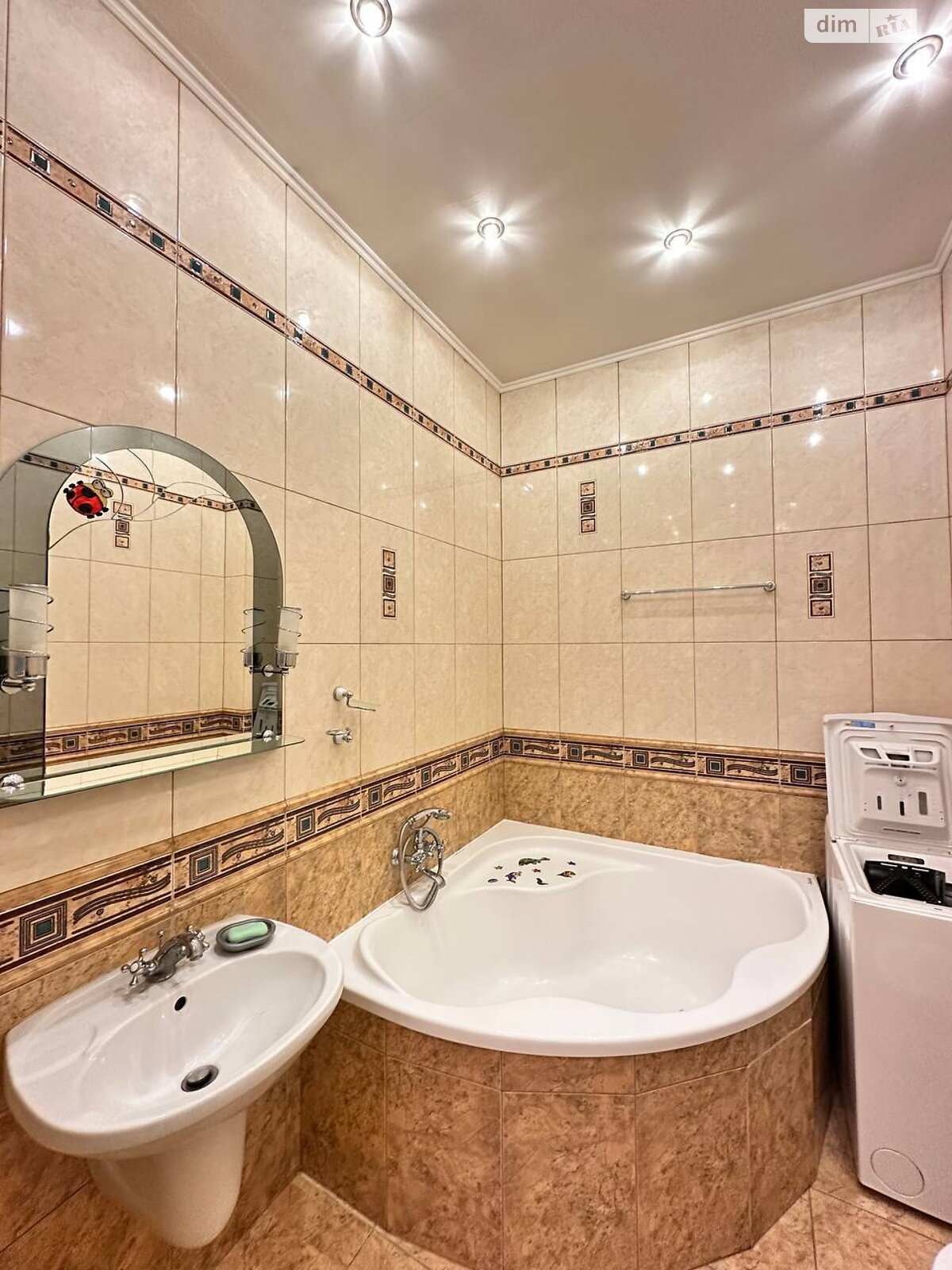 Продажа трехкомнатной квартиры в Львове, на просп. Шевченко, район Центр фото 1