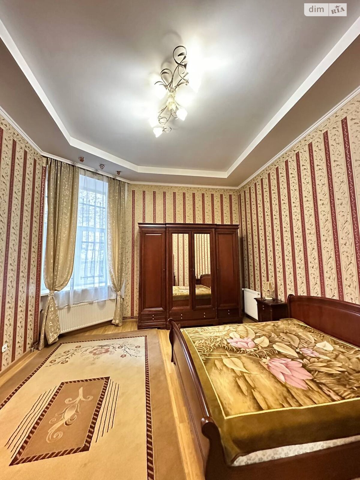 Продажа трехкомнатной квартиры в Львове, на просп. Шевченко, район Центр фото 1