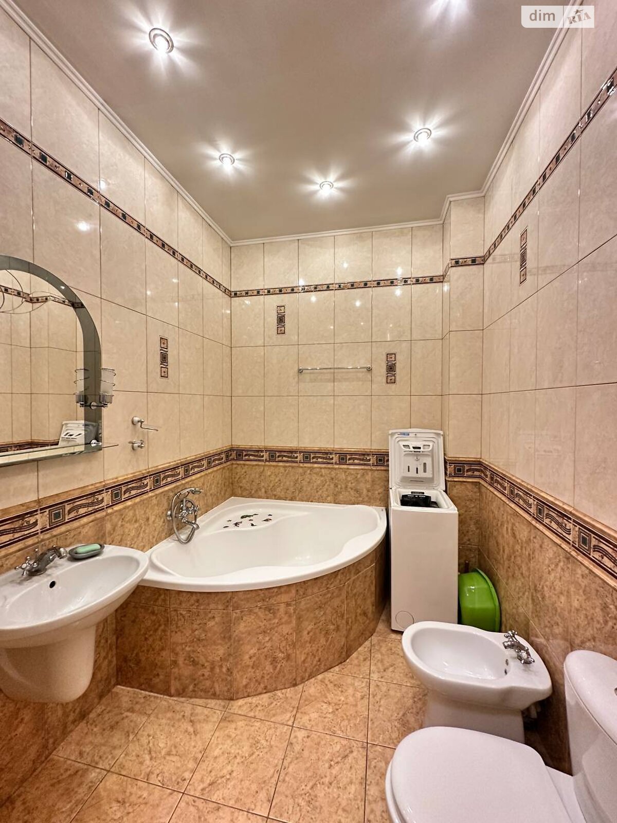 Продажа трехкомнатной квартиры в Львове, на просп. Шевченко, район Центр фото 1