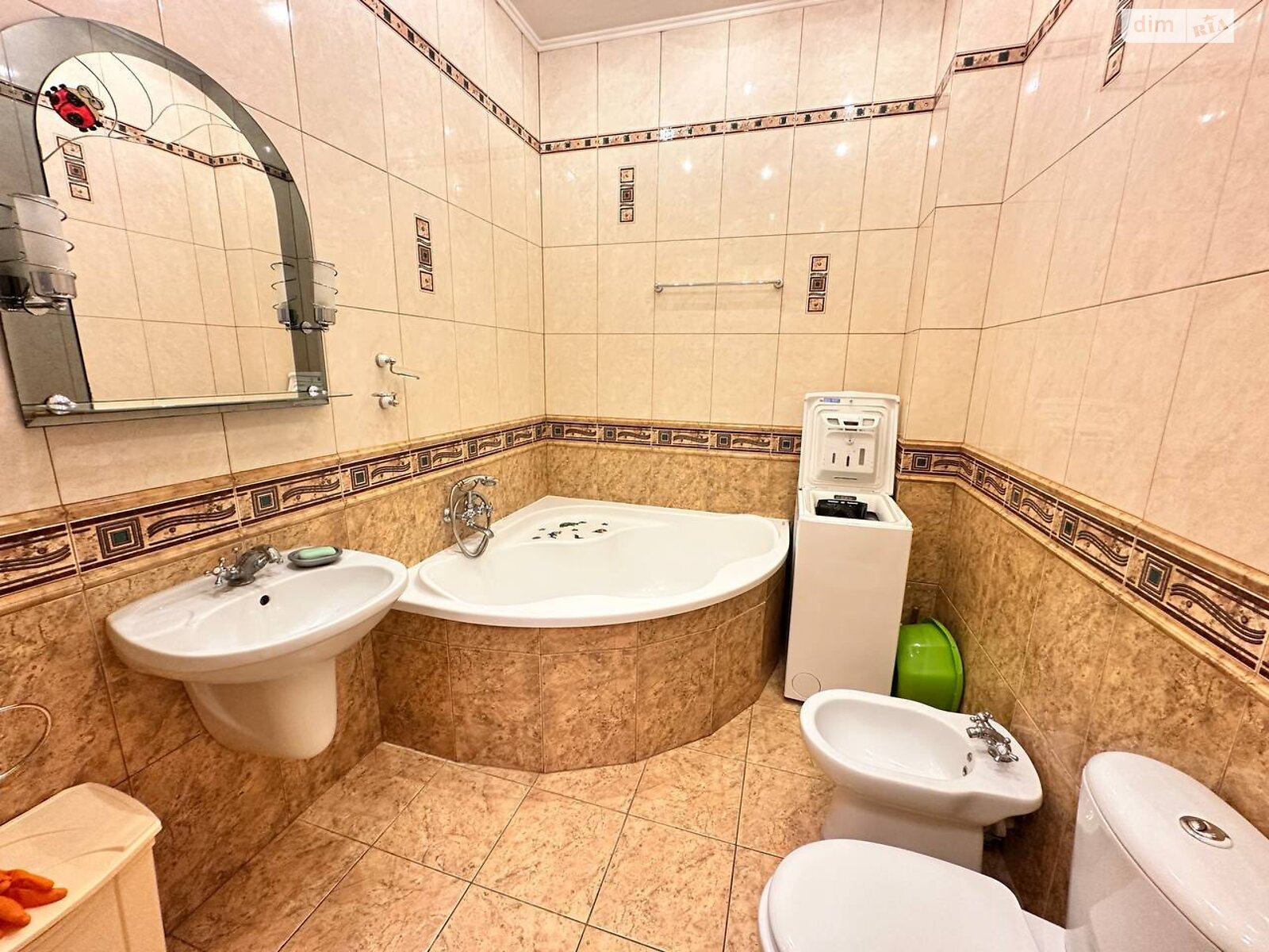 Продажа трехкомнатной квартиры в Львове, на просп. Шевченко, район Центр фото 1