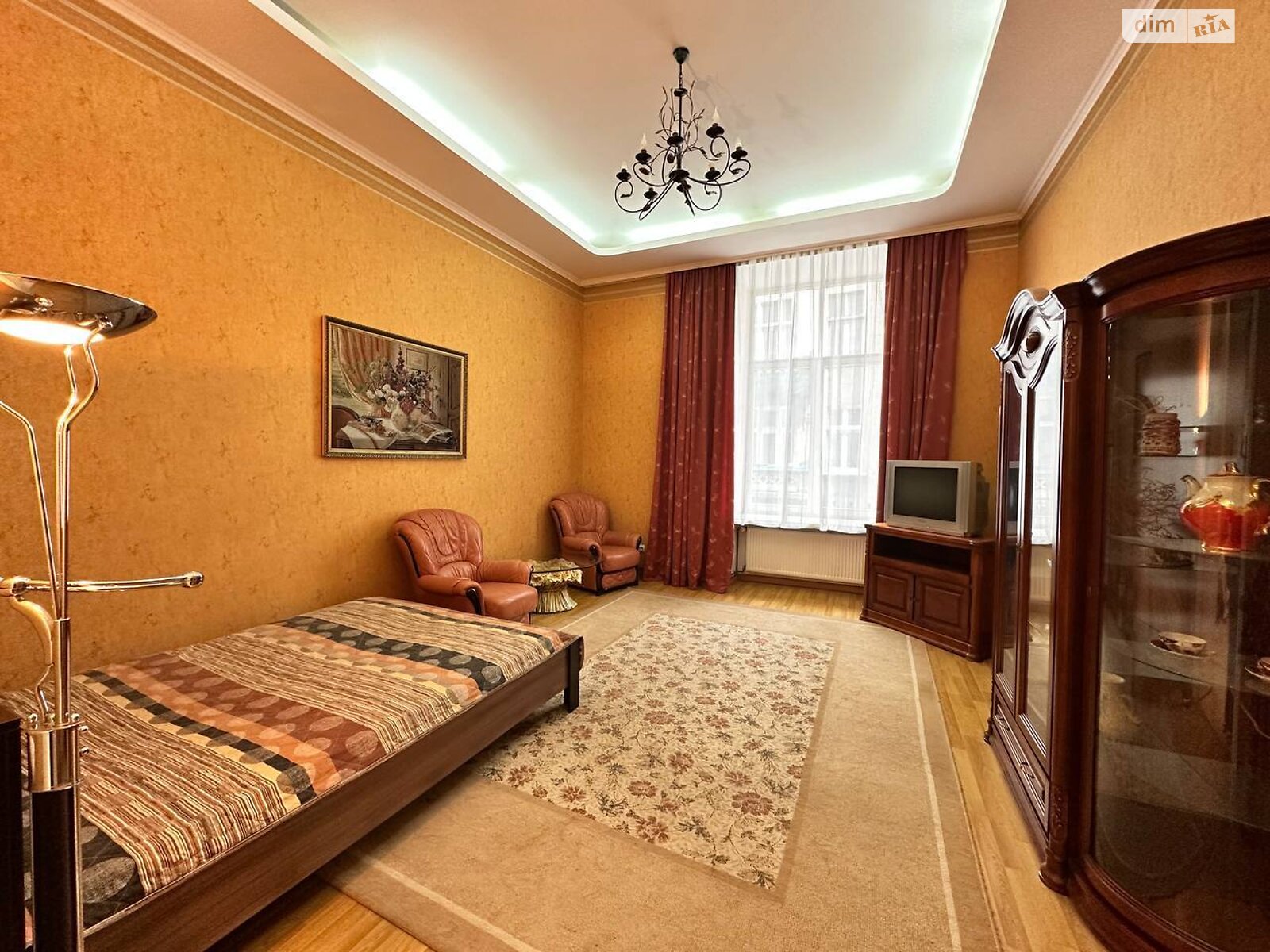 Продажа трехкомнатной квартиры в Львове, на просп. Шевченко, район Центр фото 1