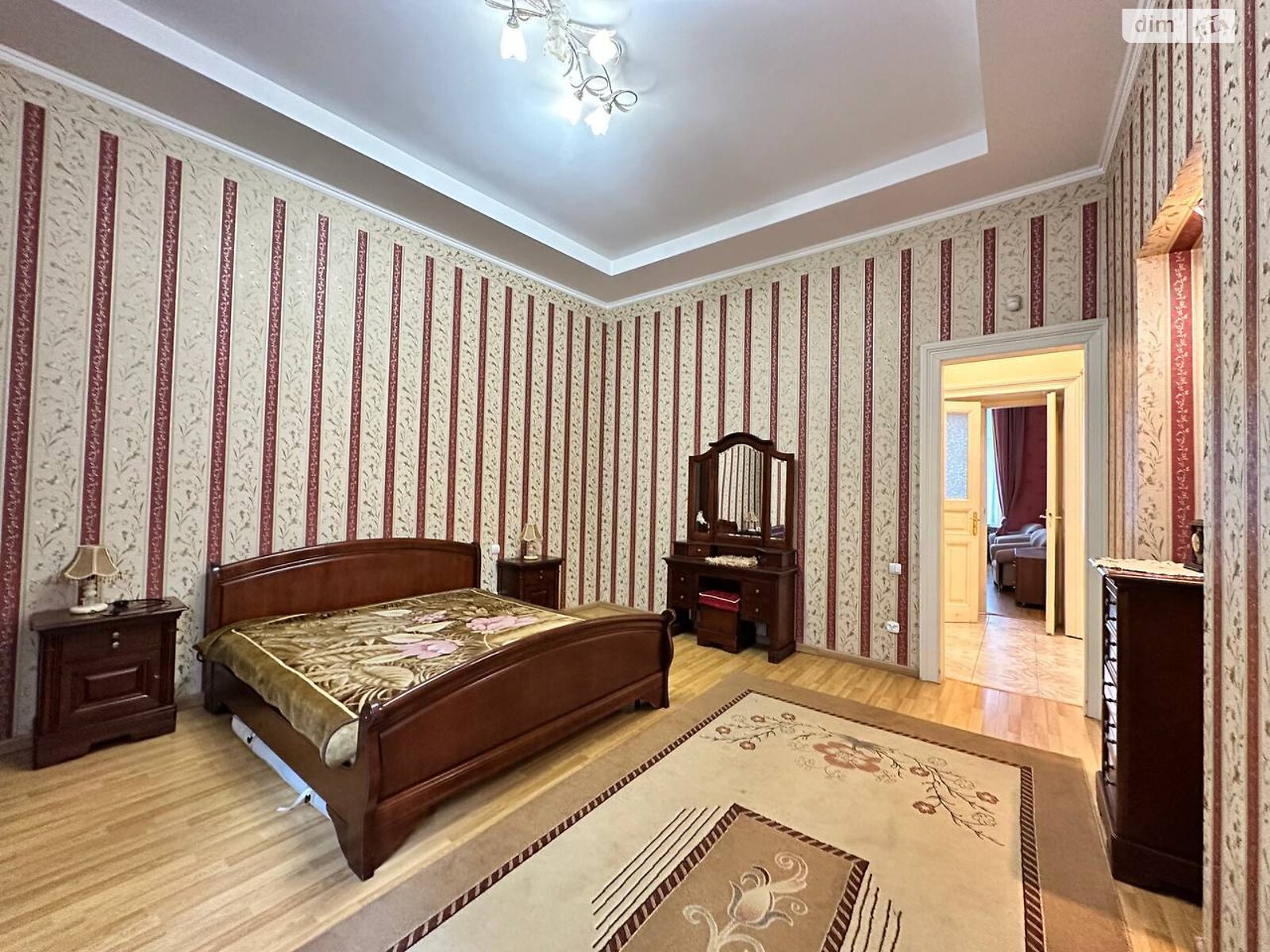 Продажа трехкомнатной квартиры в Львове, на просп. Шевченко, район Центр фото 1