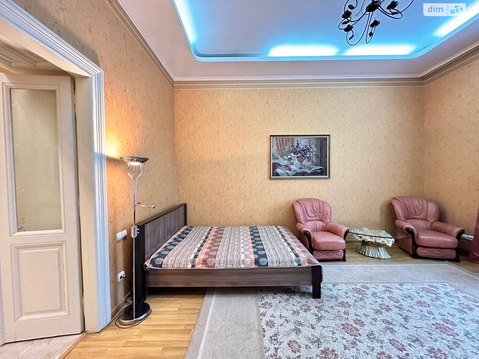 Продажа трехкомнатной квартиры в Львове, на просп. Шевченко, район Центр фото 1