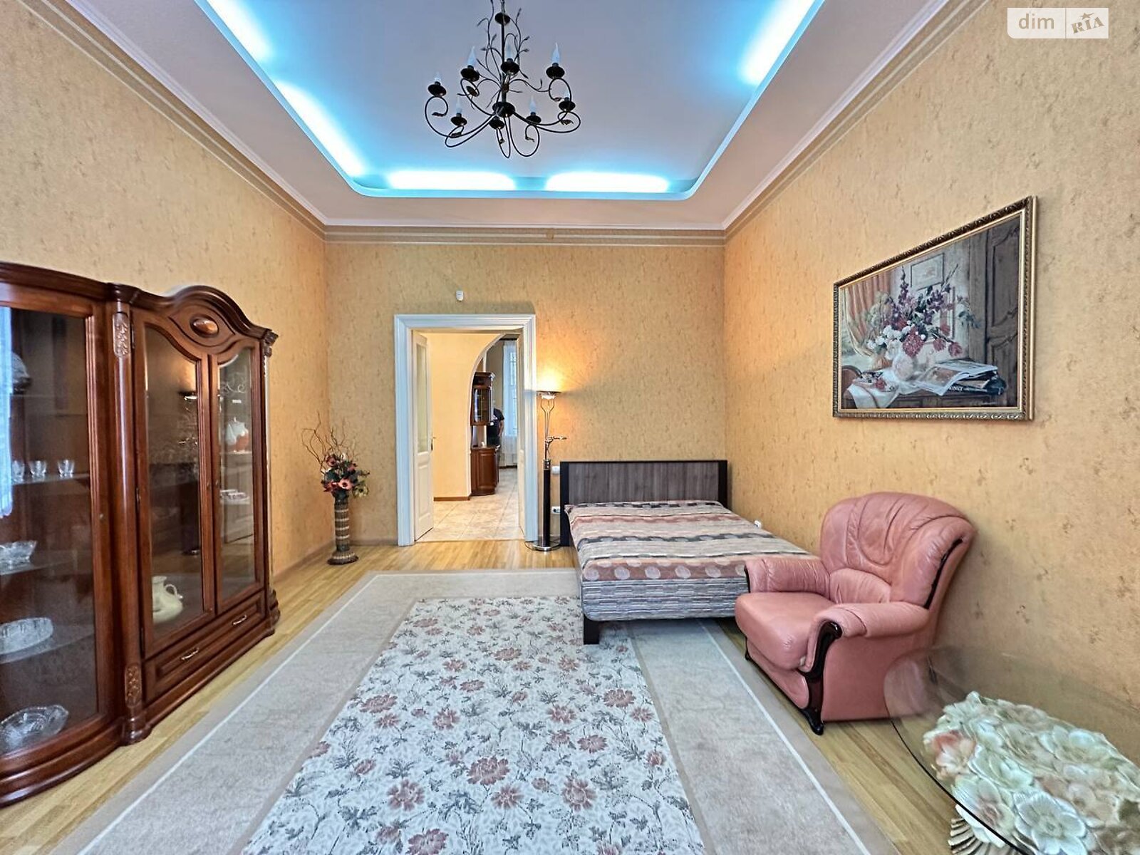 Продажа трехкомнатной квартиры в Львове, на просп. Шевченко, район Центр фото 1