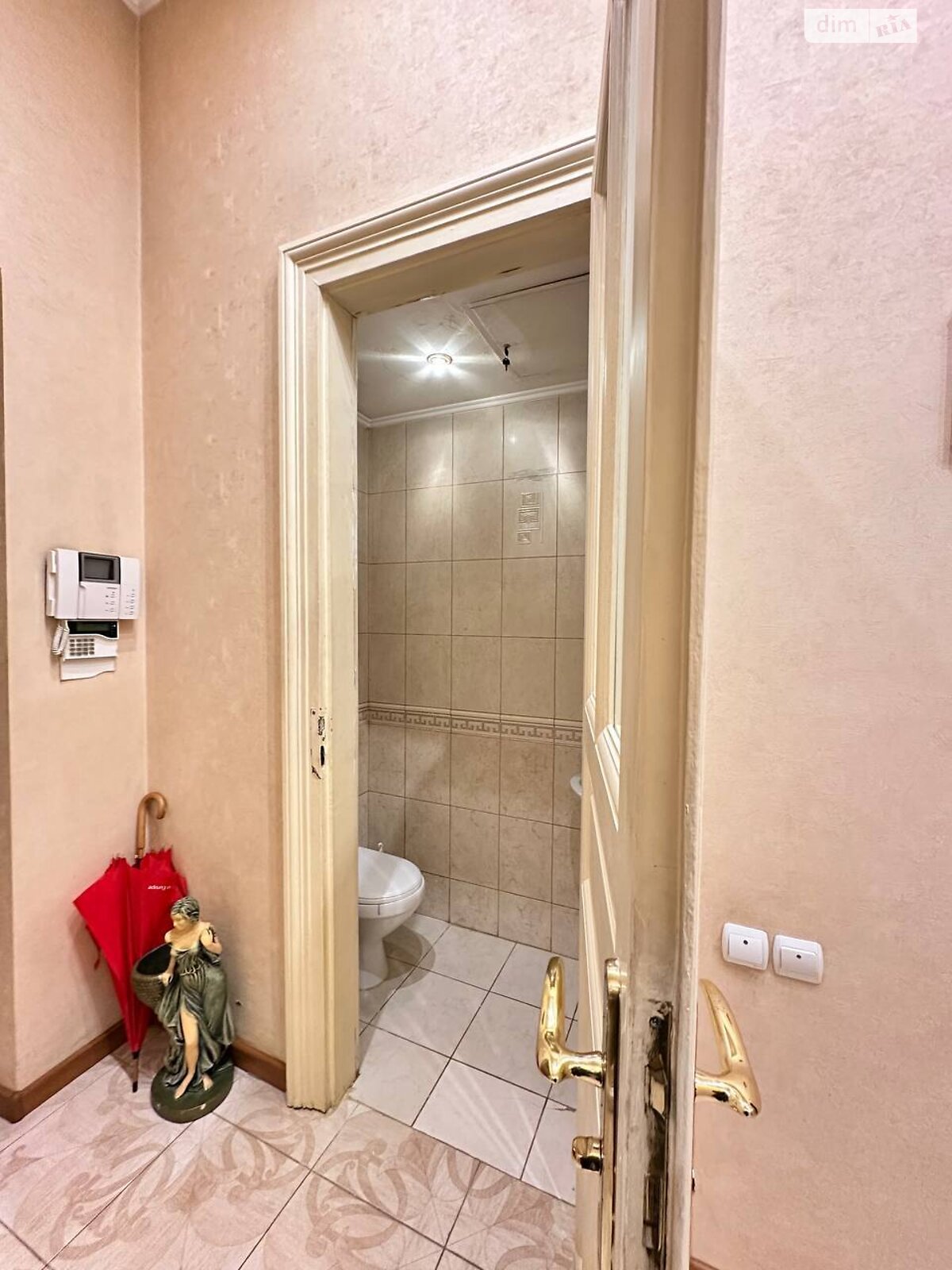 Продажа трехкомнатной квартиры в Львове, на просп. Шевченко, район Центр фото 1