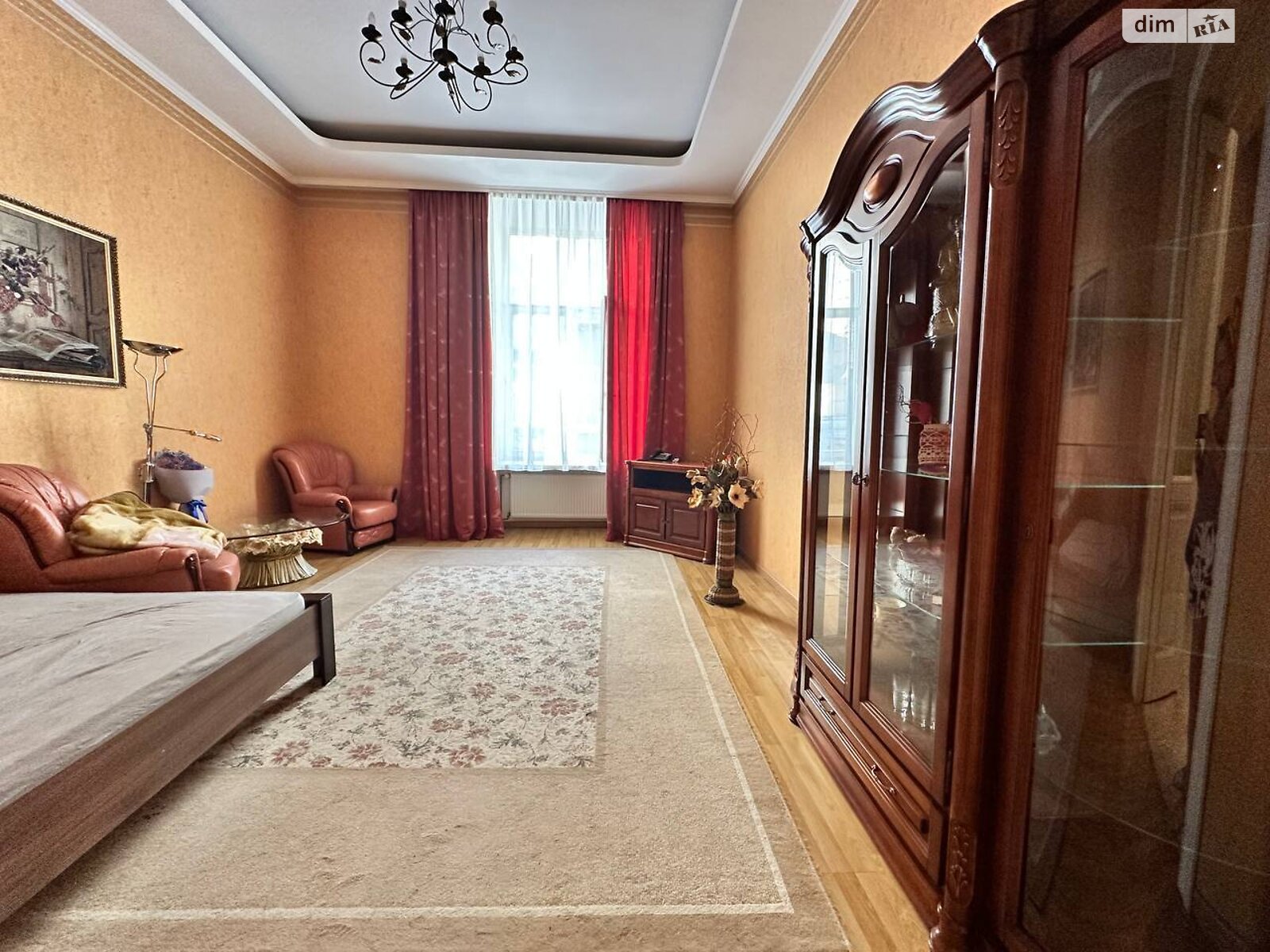 Продажа трехкомнатной квартиры в Львове, на просп. Шевченко, район Центр фото 1