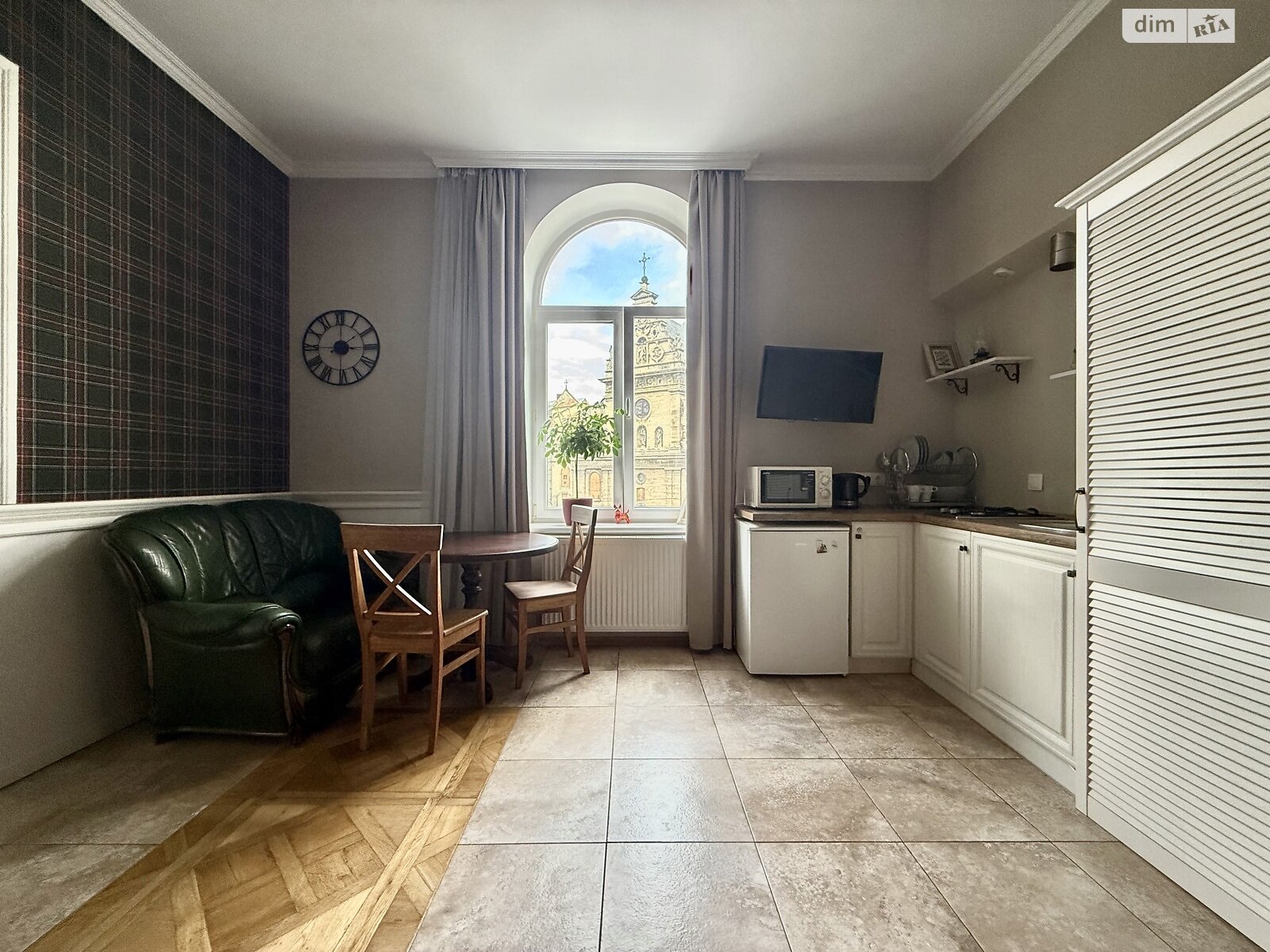 Продажа двухкомнатной квартиры в Львове, на пл. Соборная 17, район Центр фото 1 Продажа двухкомнатной квартиры в Львове, на пл. Соборная 17, район Центр фото 1