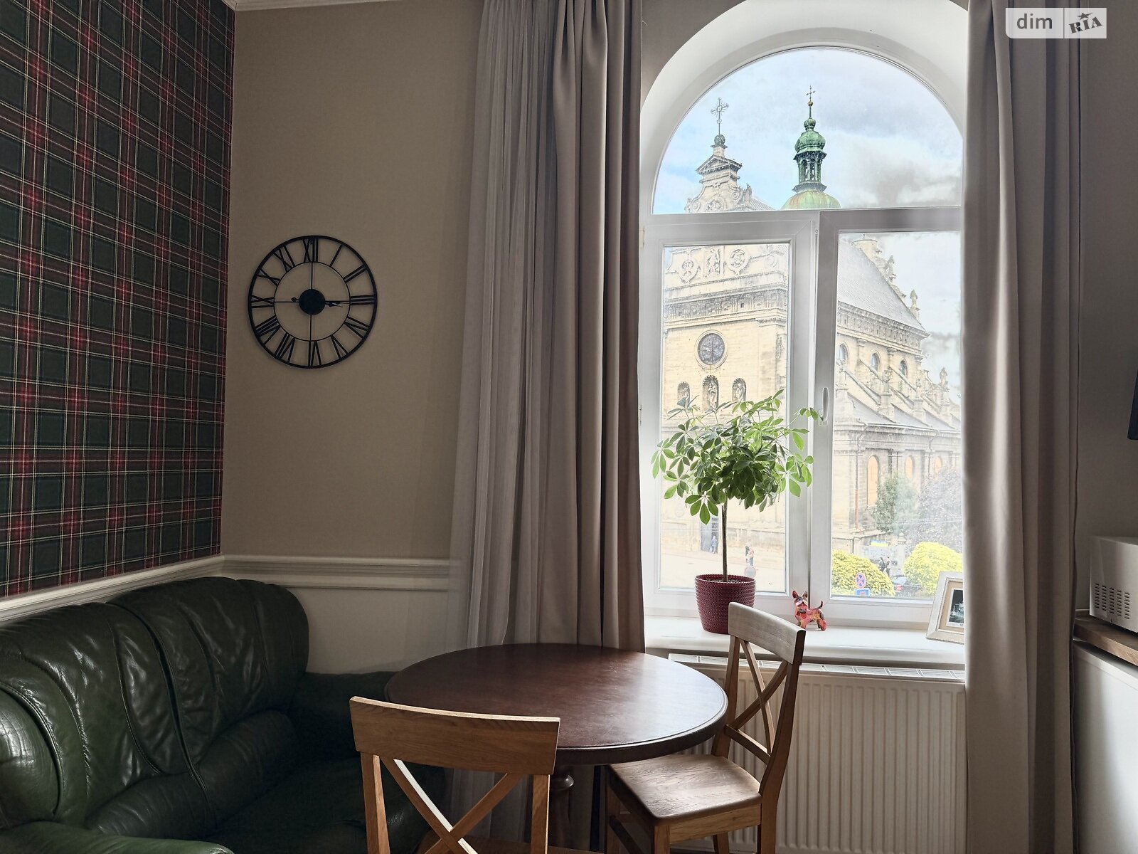 Продажа двухкомнатной квартиры в Львове, на пл. Соборная 17, район Центр фото 1 Продажа двухкомнатной квартиры в Львове, на пл. Соборная 17, район Центр фото 1