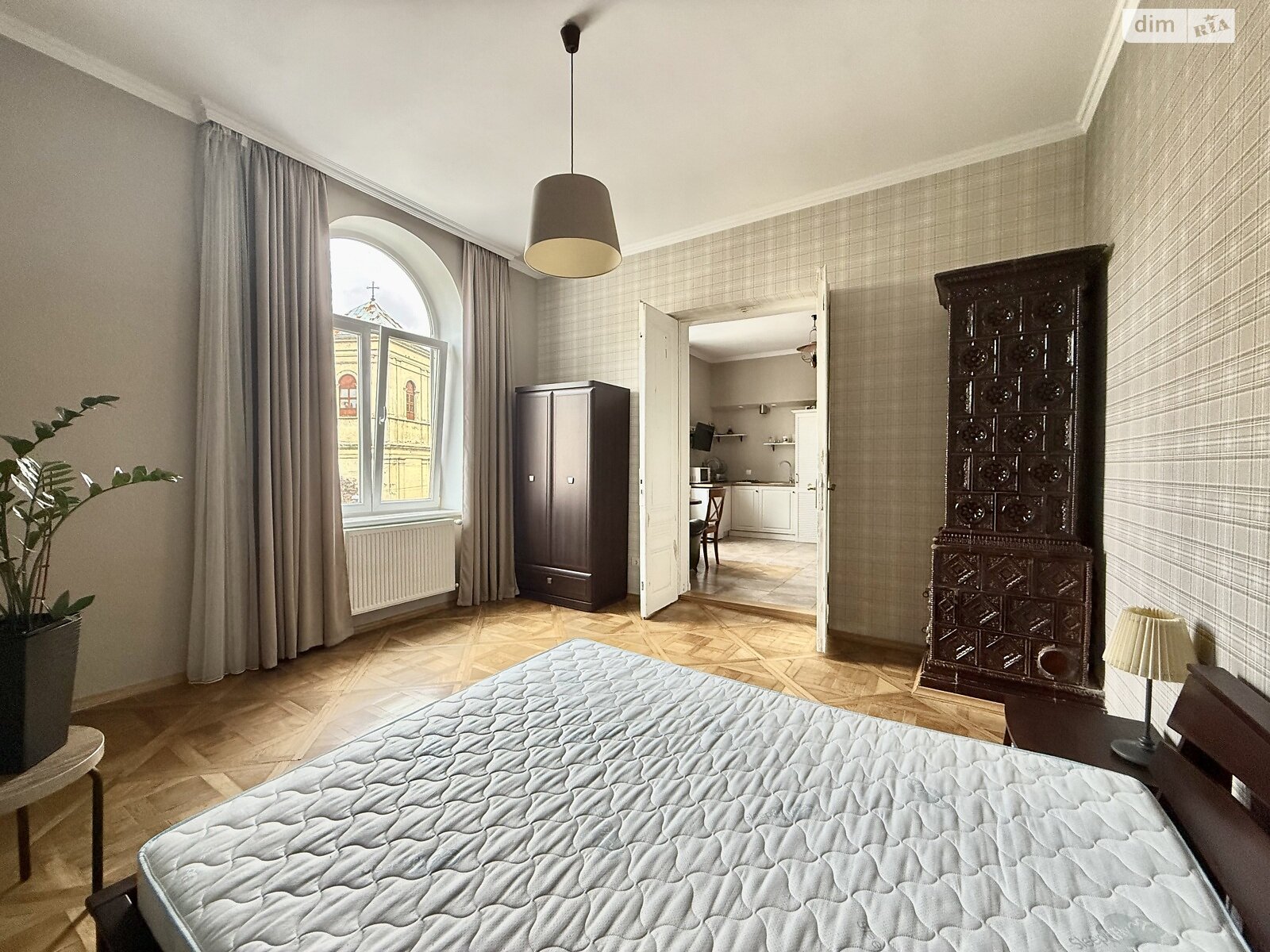 Продажа двухкомнатной квартиры в Львове, на пл. Соборная 17, район Центр фото 1 Продажа двухкомнатной квартиры в Львове, на пл. Соборная 17, район Центр фото 1