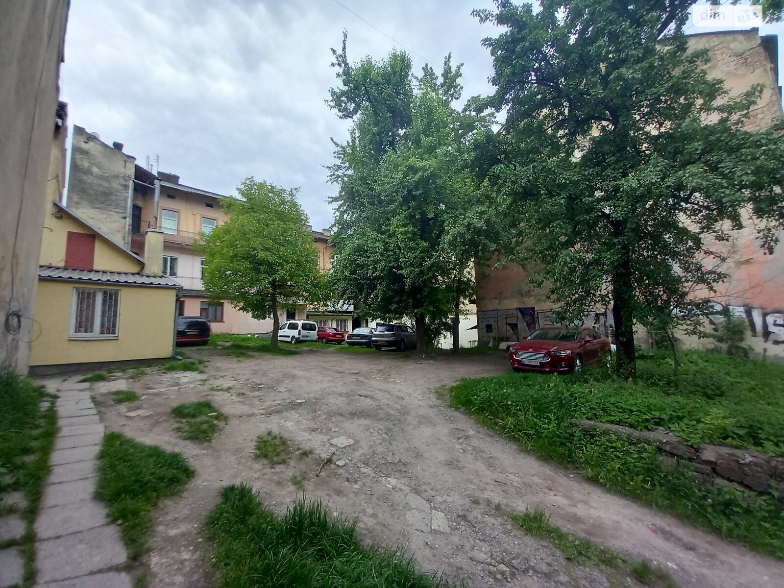 Продаж трикімнатної квартири в Львові, на вул. Татарська 6, район Галицький фото 1 Продаж трикімнатної квартири в Львові, на вул. Татарська 6, район Галицький фото 1