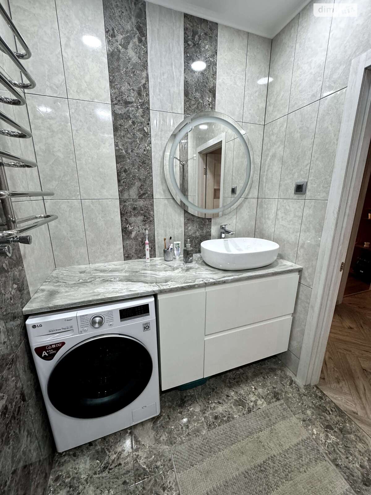 Продаж двокімнатної квартири в Львові, на вул. Трускавецька 127, район Південний Масив фото 1 Продаж двокімнатної квартири в Львові, на вул. Трускавецька 127, район Південний Масив фото 1