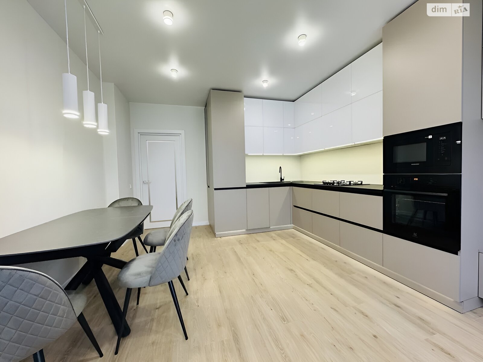 Продаж двокімнатної квартири в Львові, на вул. Трускавецька 123, кв. 85, район Південний Масив фото 1 Продаж двокімнатної квартири в Львові, на вул. Трускавецька 123, кв. 85, район Південний Масив фото 1