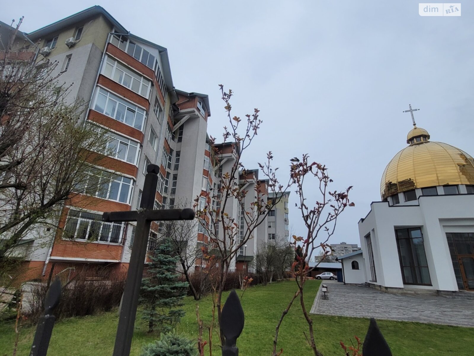Продаж трикімнатної квартири в Львові, на вул. Петлюри Симона 34, район Південний фото 1 Продаж трикімнатної квартири в Львові, на вул. Петлюри Симона 34, район Південний фото 1