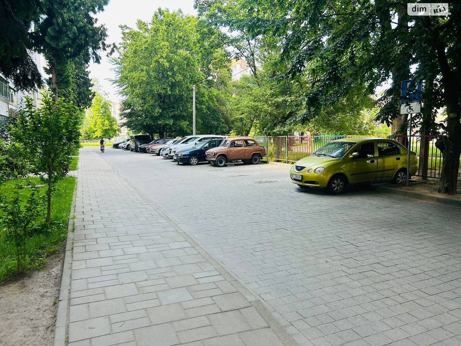 Продажа трехкомнатной квартиры в Львове, на ул. Петлюры Симона, район Южный фото 1 Продажа трехкомнатной квартиры в Львове, на ул. Петлюры Симона, район Южный фото 1