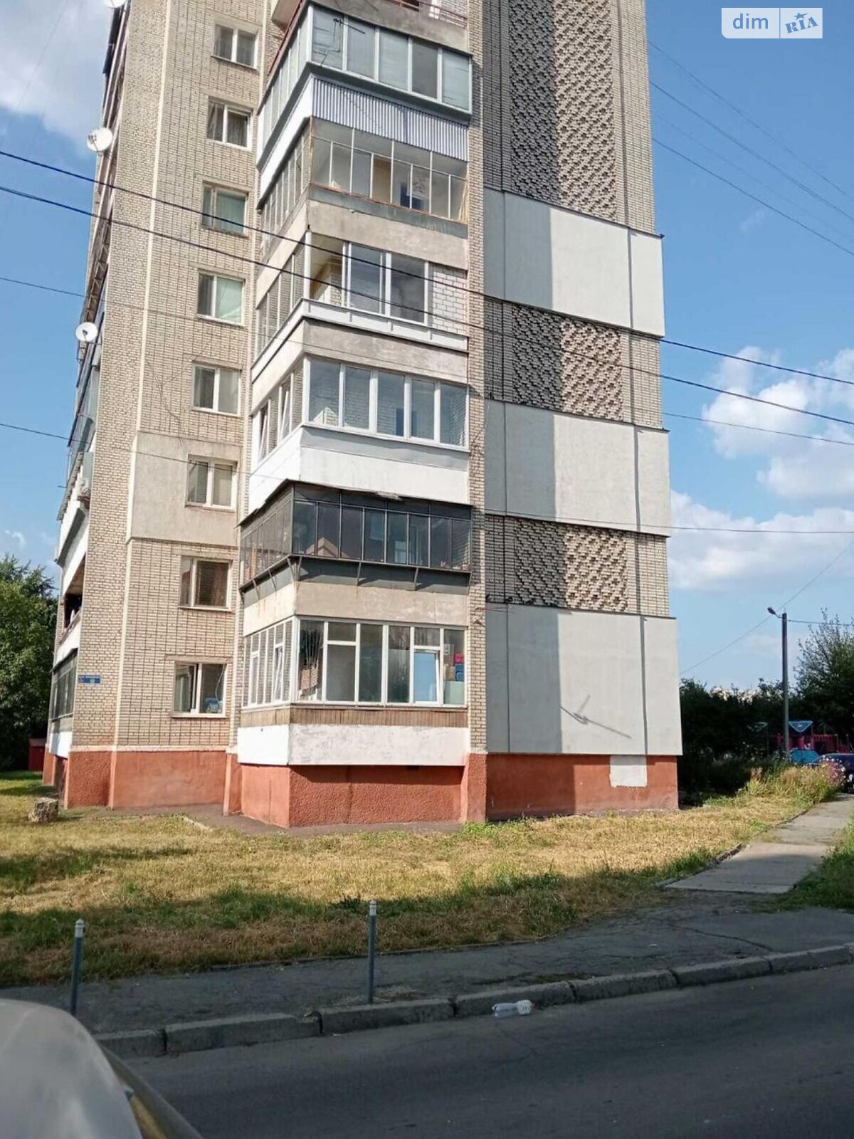 Продажа трехкомнатной квартиры в Львове, на ул. Планерная, район Зализнычный фото 1 Продажа трехкомнатной квартиры в Львове, на ул. Планерная, район Зализнычный фото 1