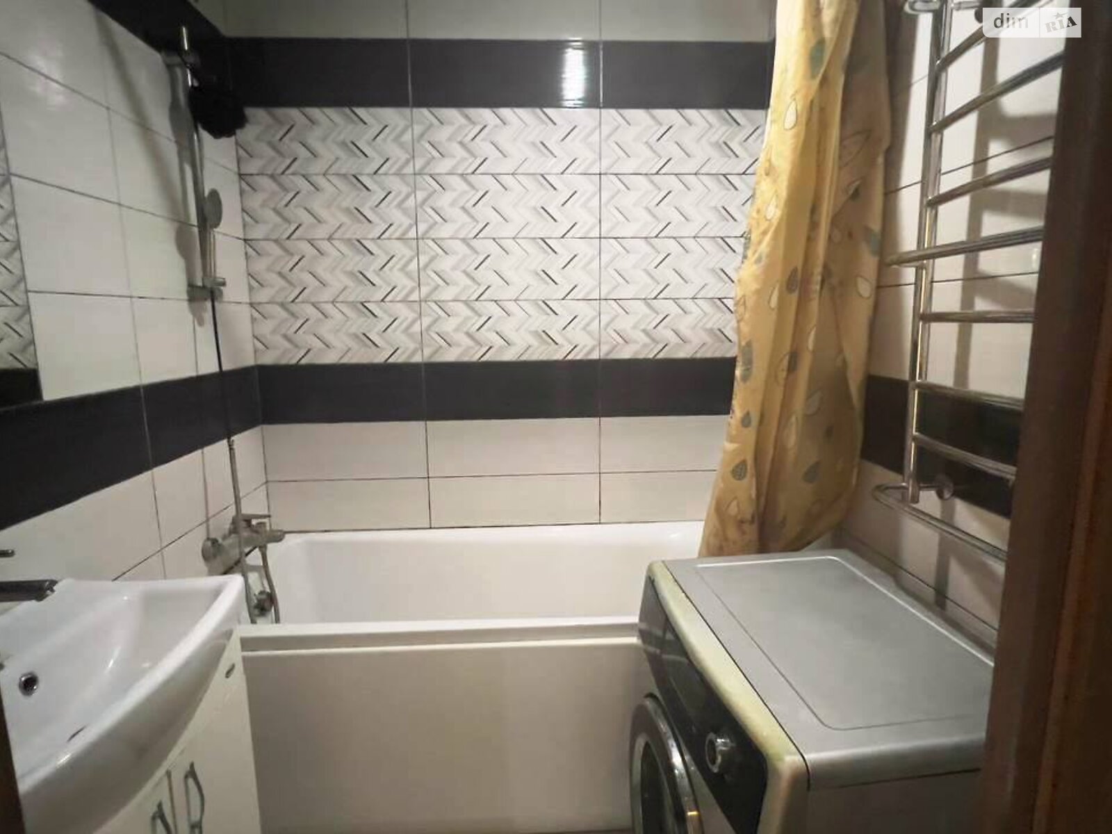 Продажа трехкомнатной квартиры в Львове, на ул. Гетьмана Ивана Мазепы 10, район Замарстынов фото 1 Продажа трехкомнатной квартиры в Львове, на ул. Гетьмана Ивана Мазепы 10, район Замарстынов фото 1
