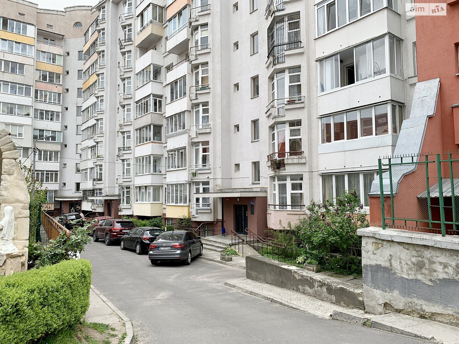 Продаж трикімнатної квартири в Львові, на вул. Плугова 10, район Збоїща фото 1 Продаж трикімнатної квартири в Львові, на вул. Плугова 10, район Збоїща фото 1