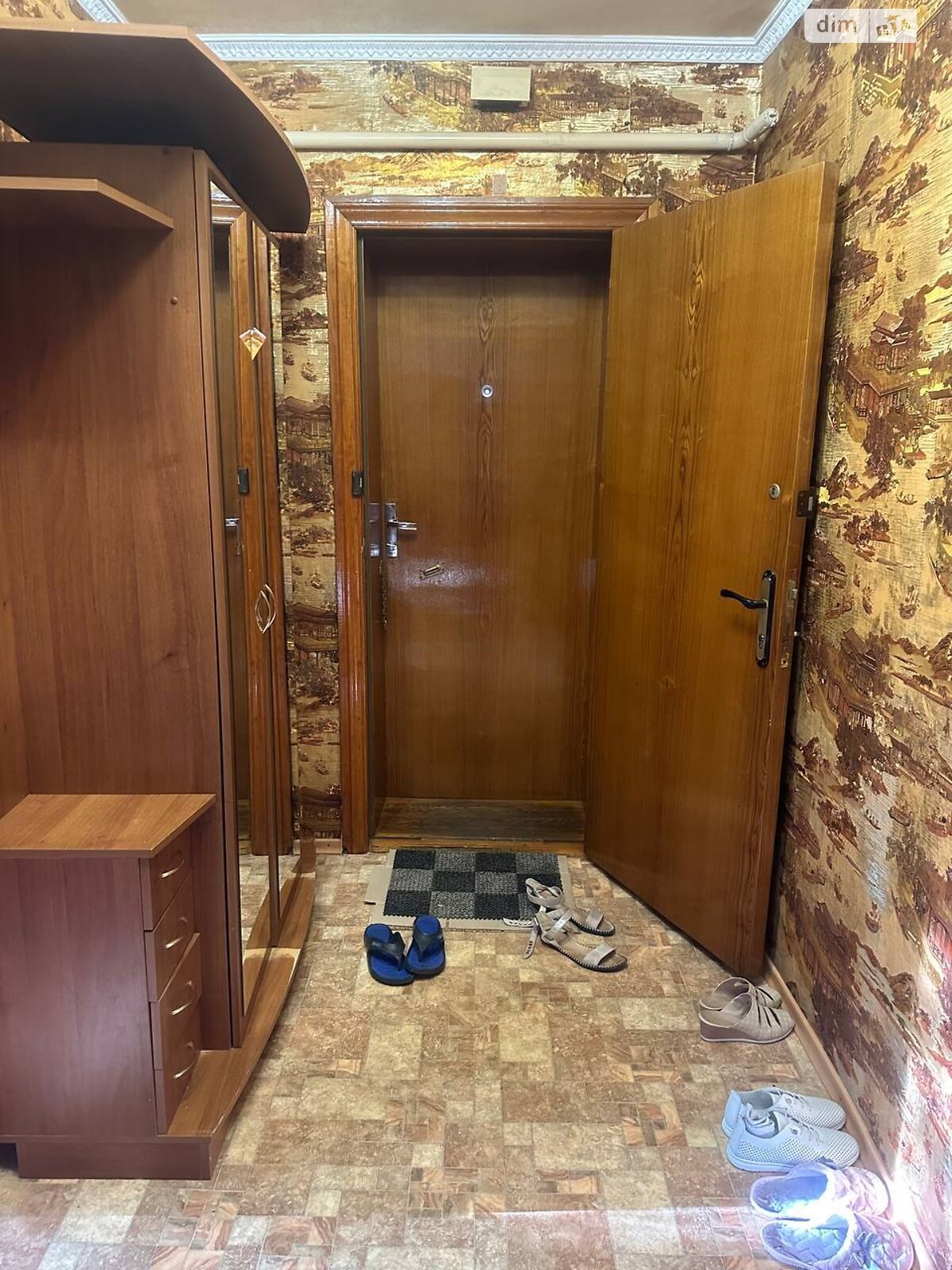 Продажа трехкомнатной квартиры в Магдалиновке, на пер. Осенний 1, кв. 3, фото 1 Продажа трехкомнатной квартиры в Магдалиновке, на пер. Осенний 1, кв. 3, фото 1