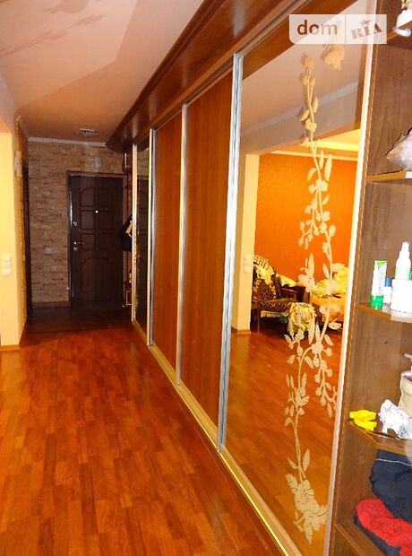 Продажа трехкомнатной квартиры в Малине, на Володимирська 26в район Малин фото 1 Продажа трехкомнатной квартиры в Малине, на Володимирська 26в район Малин фото 1