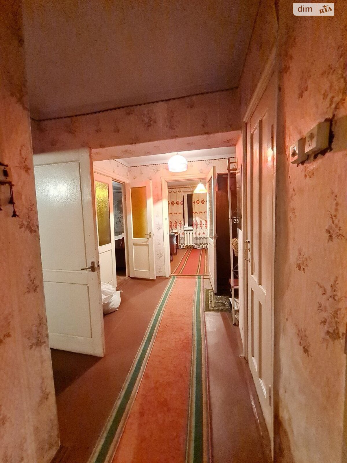 Продажа трехкомнатной квартиры в Михайловке, на ул. Центральная 54, фото 1 Продажа трехкомнатной квартиры в Михайловке, на ул. Центральная 54, фото 1