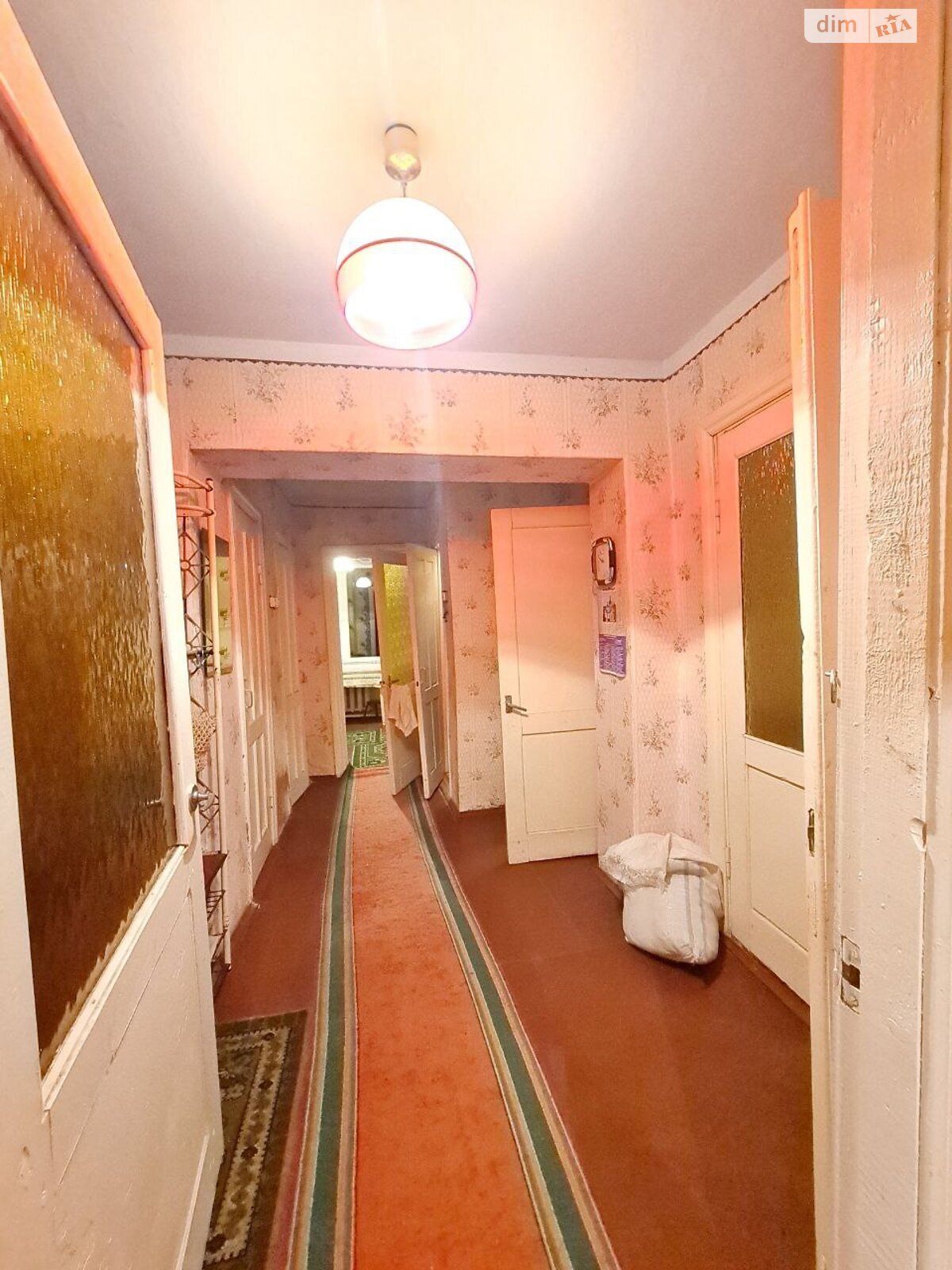 Продажа трехкомнатной квартиры в Михайловке, на ул. Центральная 54, фото 1 Продажа трехкомнатной квартиры в Михайловке, на ул. Центральная 54, фото 1