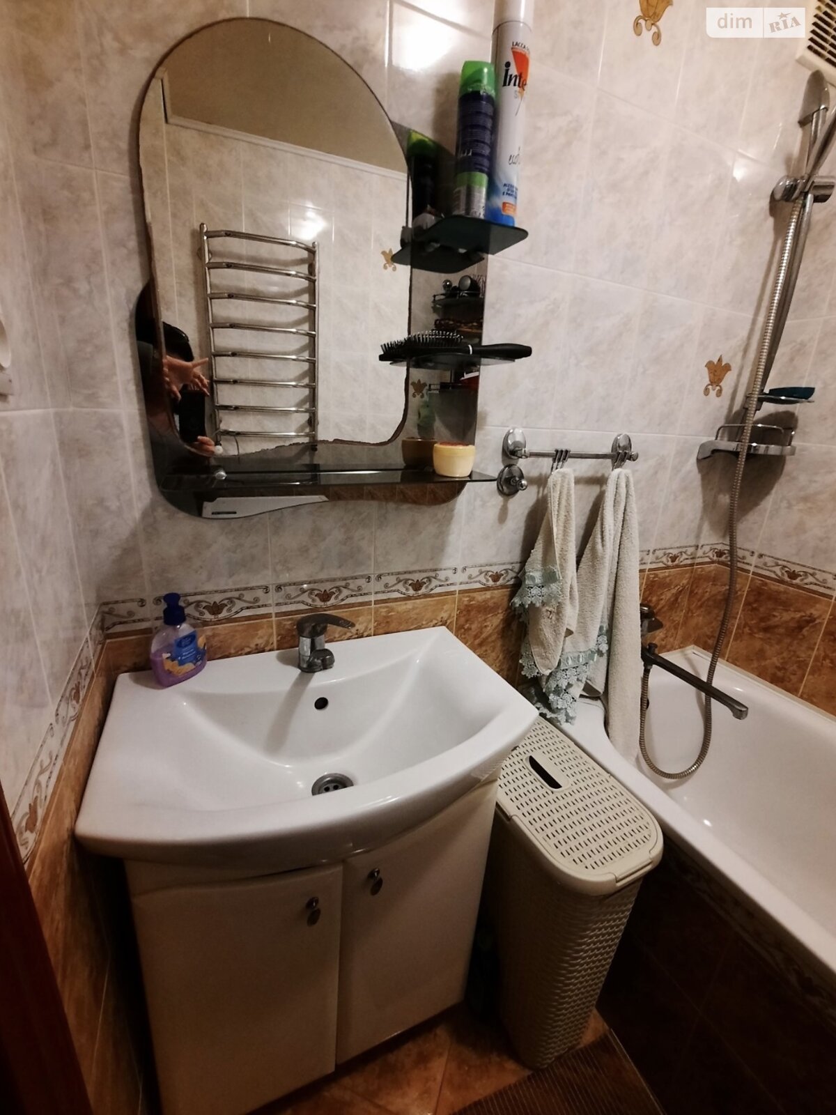 Продажа трехкомнатной квартиры в Микулинцах, на ул. Грушевского, фото 1 Продажа трехкомнатной квартиры в Микулинцах, на ул. Грушевского, фото 1