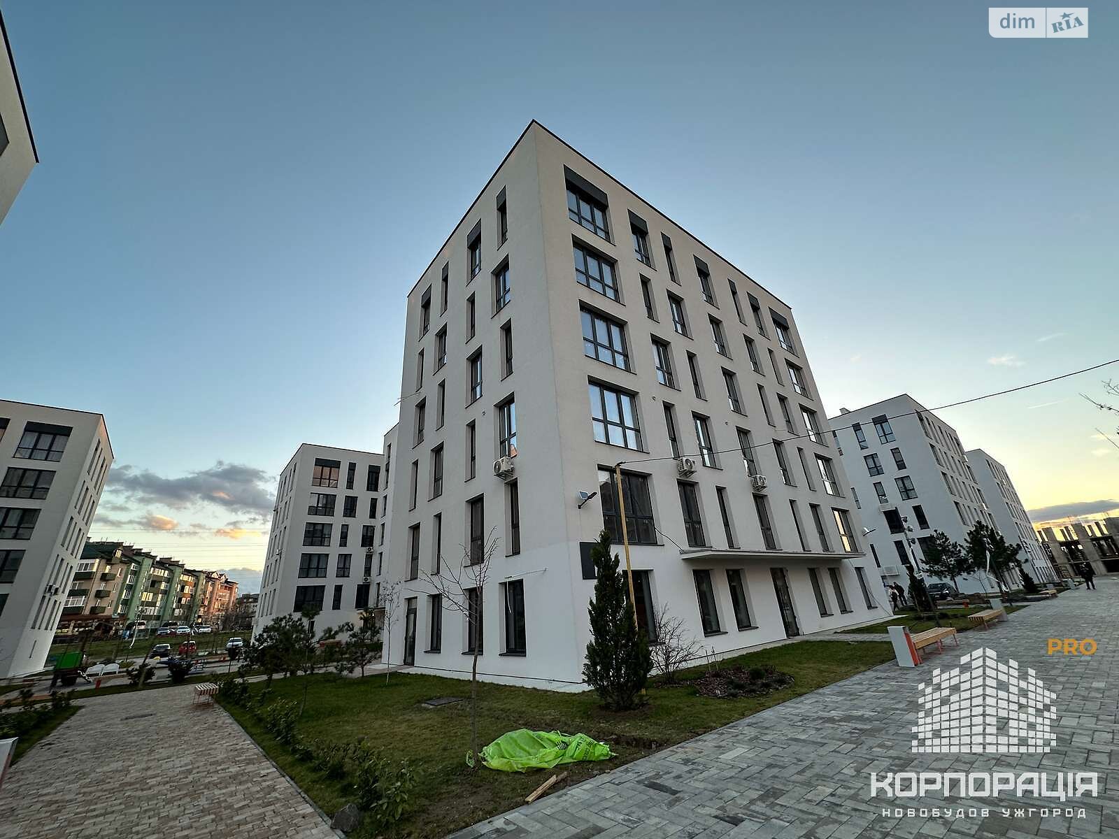 Продажа трехкомнатной квартиры в Минае, на ул. Августина Волошина 2, фото 1