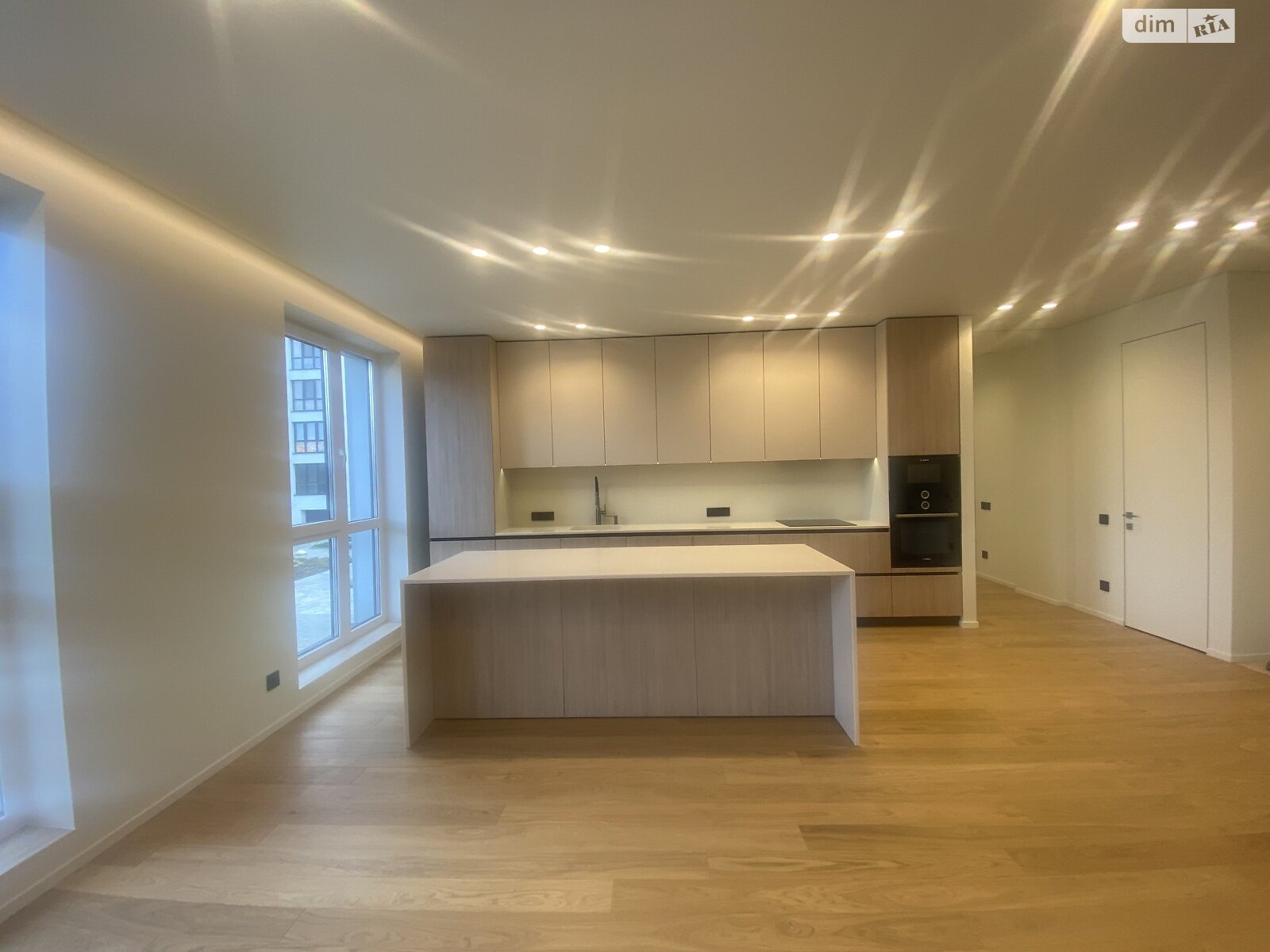 Продажа трехкомнатной квартиры в Минае, на ул. Августина Волошина, фото 1 Продажа трехкомнатной квартиры в Минае, на ул. Августина Волошина, фото 1