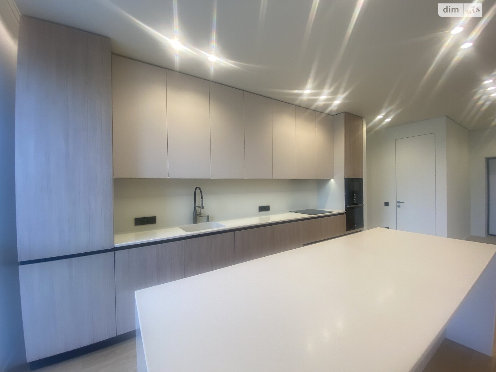 Продажа трехкомнатной квартиры в Минае, на ул. Августина Волошина, фото 1 Продажа трехкомнатной квартиры в Минае, на ул. Августина Волошина, фото 1