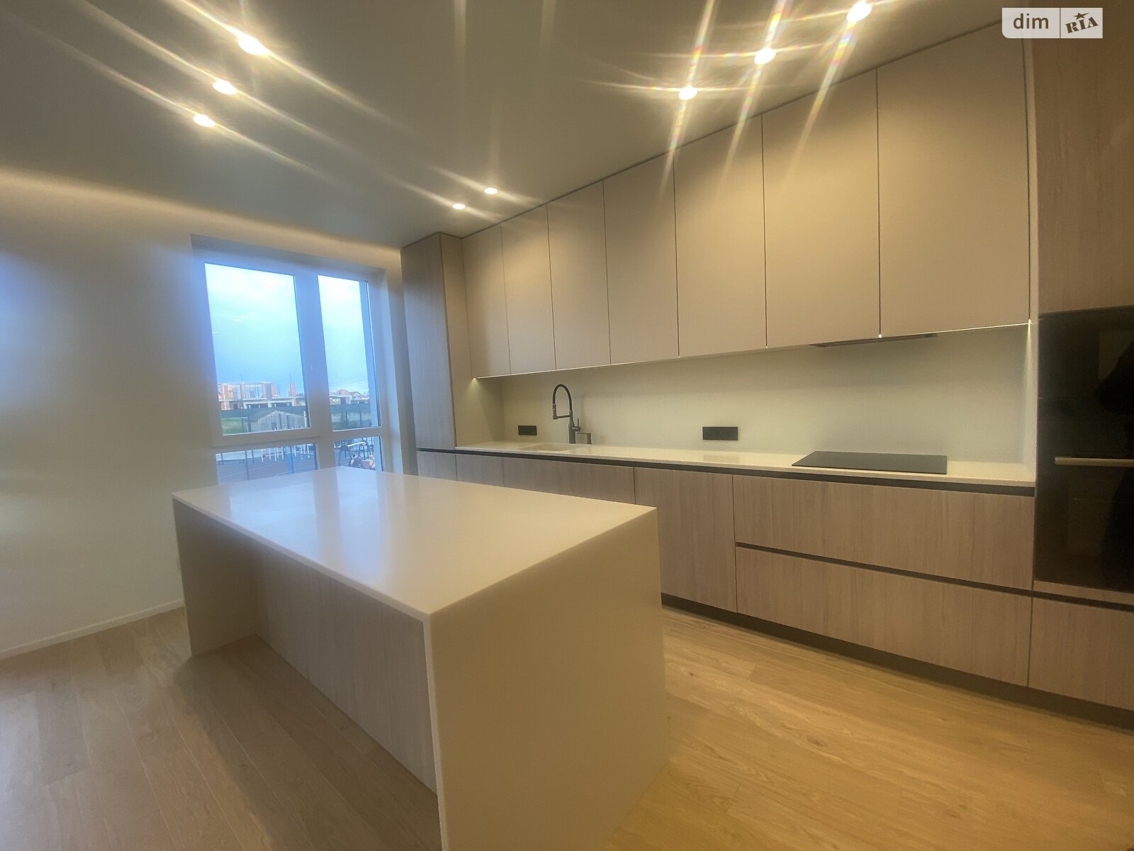 Продажа трехкомнатной квартиры в Минае, на ул. Августина Волошина, фото 1 Продажа трехкомнатной квартиры в Минае, на ул. Августина Волошина, фото 1